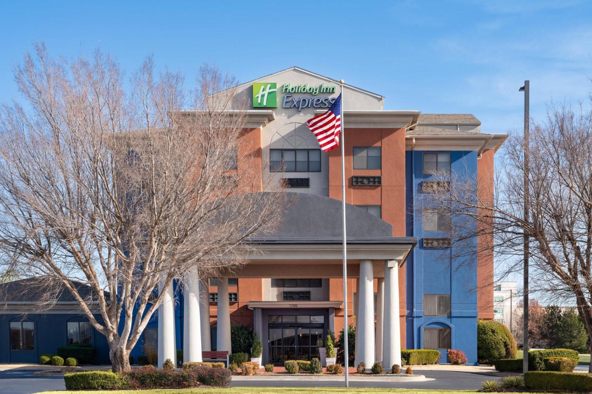 Holiday Inn Express & Suites Midwest City By Ihg Exterior foto